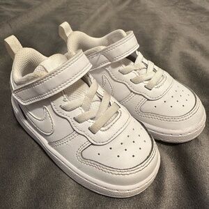 NIKE LITTLE KID COURT BOROUGH LOW RECRAFT SNEAKER
Size 7 children’s